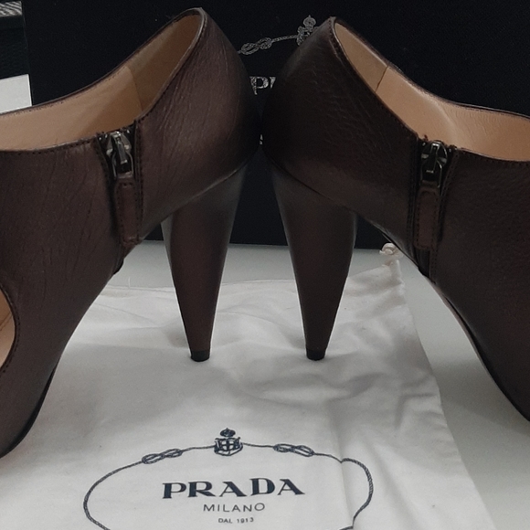 NIB Prada antique color heels/booties with cutout - Picture 7 of 12